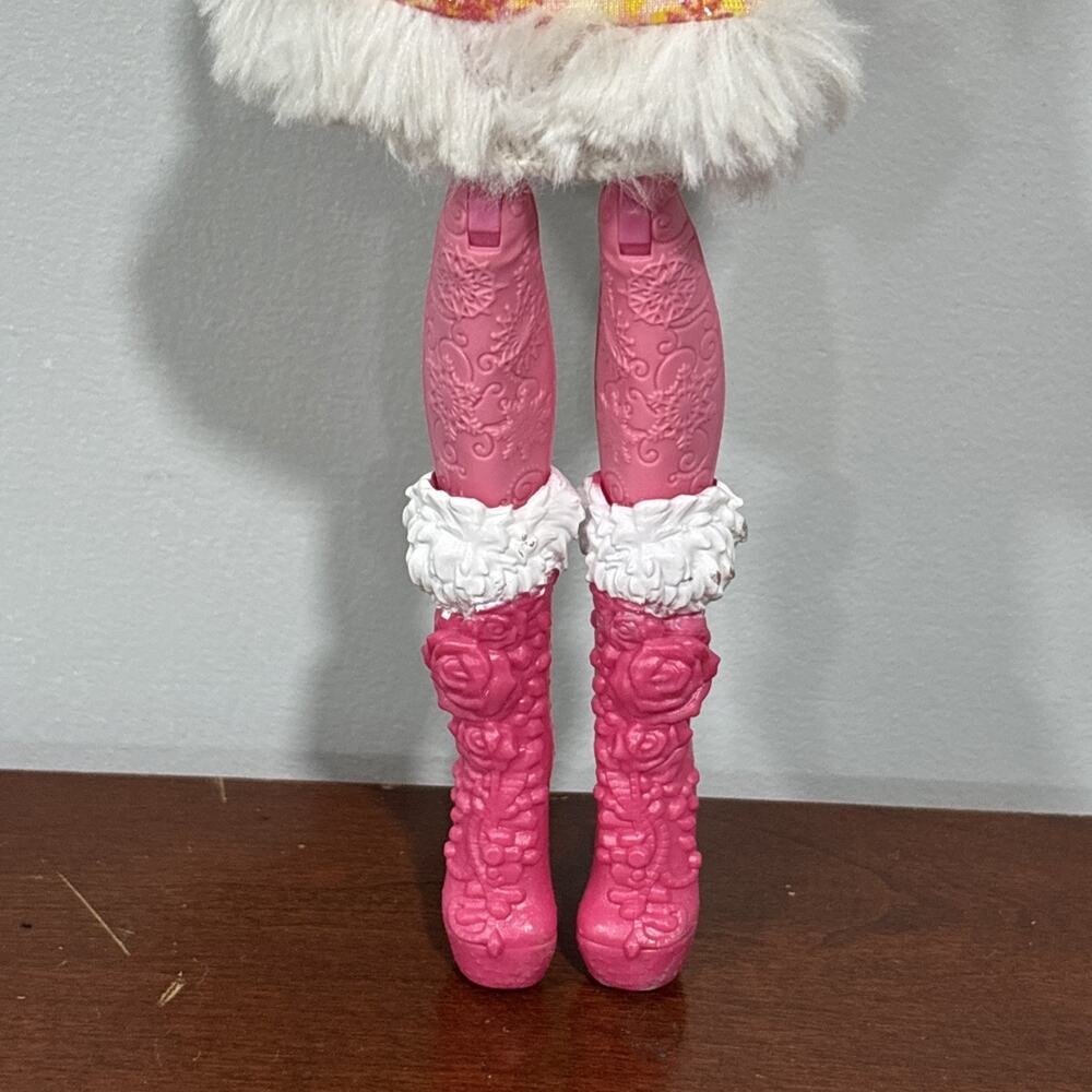 Ever After High Epic Winter Rosabella Beauty Doll - Picture 5 of 8